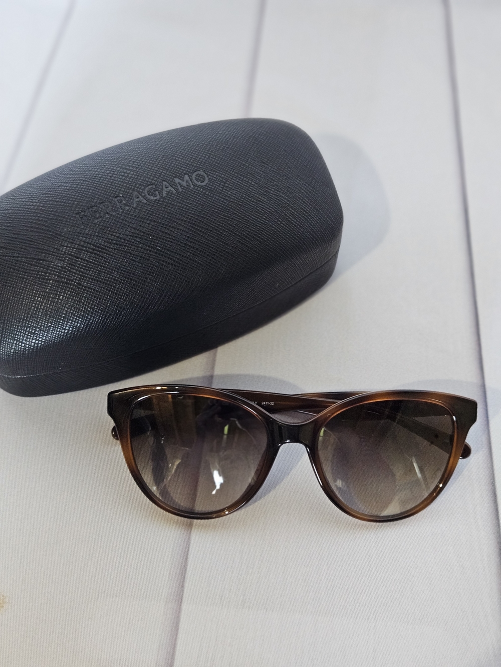 NWT Authentic Salvatore Ferragamo SF1073S Sunglasses Havana - Picture 8 of 10